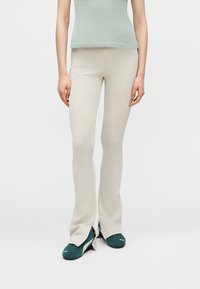 Спортивные штаны