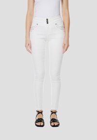 Узкие джинсы