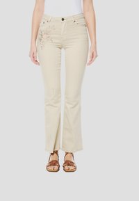 Клешеные брюки