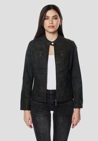 Байкерская куртка