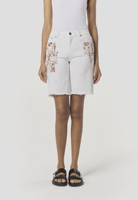 Джинсовые шорты