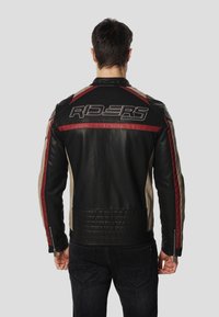 Кожаная куртка Кожаная куртка