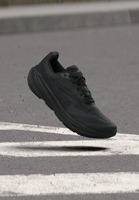 Беговые кроссовки