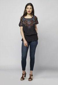 Длинный топ