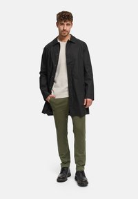 Короткое пальто