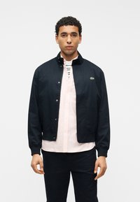 Куртка бомбер