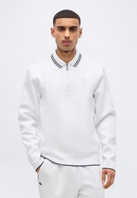 Спортивная кофта