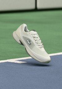 Теннисные кроссовки