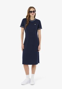 Вязаное платье