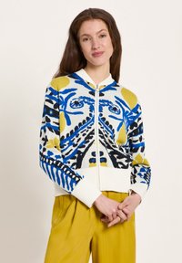 Жаккардовая кофта