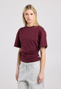 Футболка Футболка