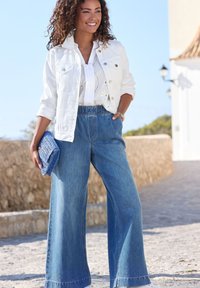 Джинсовая куртка