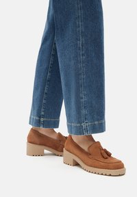 Туфли с высоким носом