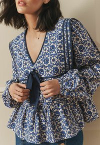 Блузка Блузка