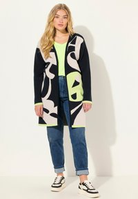 Жаккардовая вязаная кофта