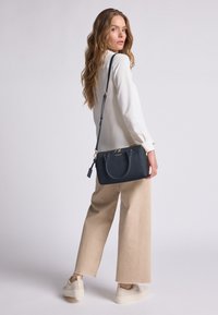 Кожаная сумка Кожаная сумка