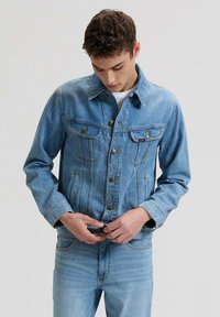 Джинсовая куртка