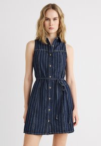 Джинсовая жилетка