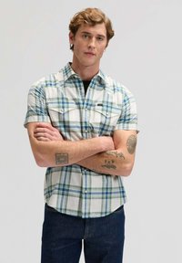 Рубашка с коротким рукавом