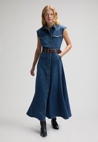 Джинсовый комбинезон