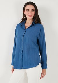 Длинная блузка