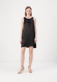 Короткое платье