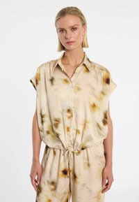 Атласная блузка