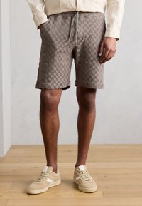 Шорты Шорты