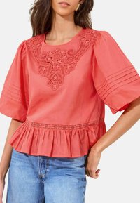 Блузка Блузка