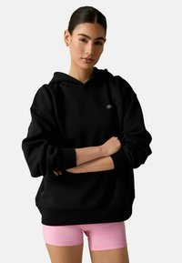 Пуловер с капюшоном