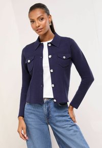 Блейзер с накладными карманами