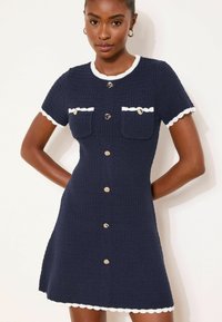 Вязаное платье