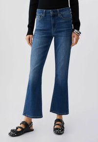 Клешеные брюки