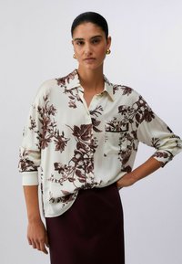 Атласная блузка