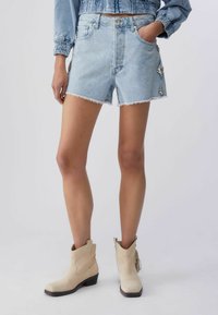 Джинсовые шорты