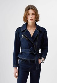 Джинсовая куртка