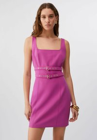 Платье футляр