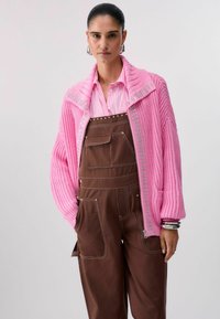 Вязаная кофта