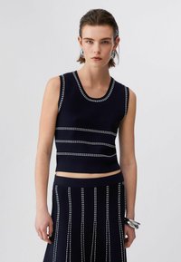 Пуловер без рукавов