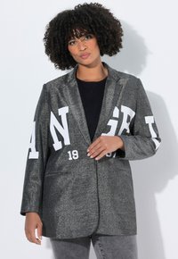 Короткое пальто