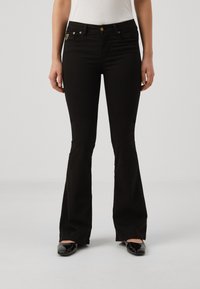 Клешеные брюки