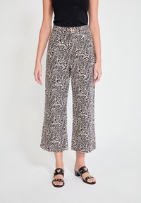 Широкие брюки Широкие брюки