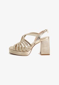 Босоножки на платформе Босоножки на платформе