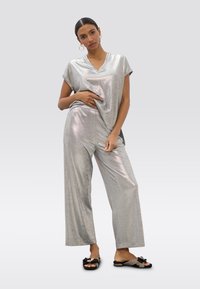 Широкие брюки Широкие брюки