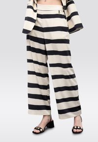 Широкие брюки Широкие брюки