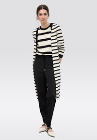 Длинный кардиган Длинный кардиган