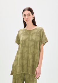 Длинная майка