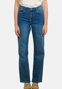 Прямые джинсы