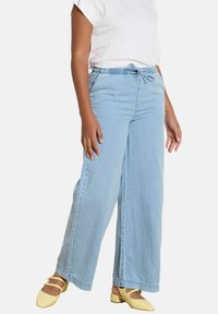 Свободные джинсы