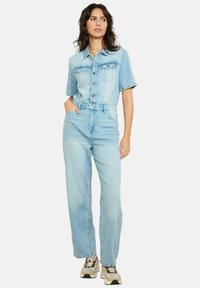 Джинсовый комбинезон